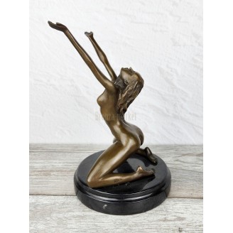 Statuette "Greeting to the sun"