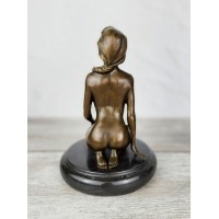 Statuette "Naked on her knees (EPA-195)"