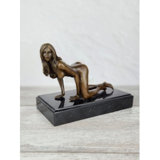 Statuette "Naked on her knees (ST-105)"