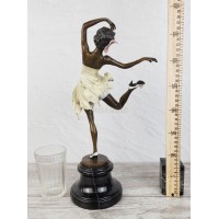 Statuette "Variety dancer (color)"
