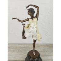 Statuette "Variety dancer (color)"