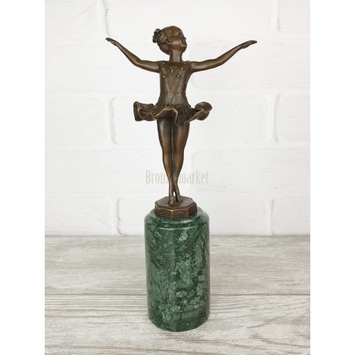 Statuette "First performance (Young ballerina)"