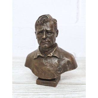 The statuette "Lev Yashin"