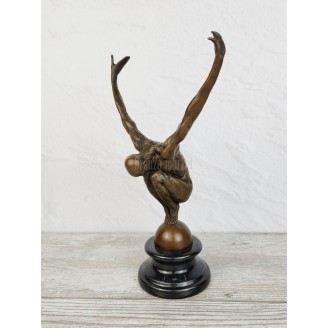 Statuette "Athlete on the ball"