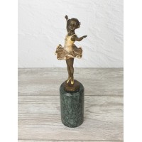 Statuette "First performance (color.)"