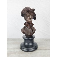 Statuette "Portrait of a woman (in a hat)2"