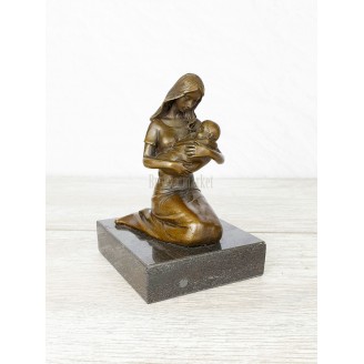 Statuette "Girl with child"