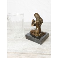 Statuette "Girl with child"