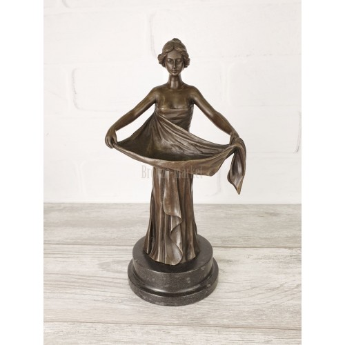 Candle holder "Girl with hem"