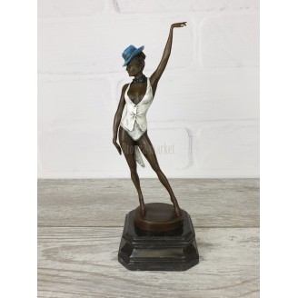 Statuette "Cabaret dancer (in a hat, color.)"