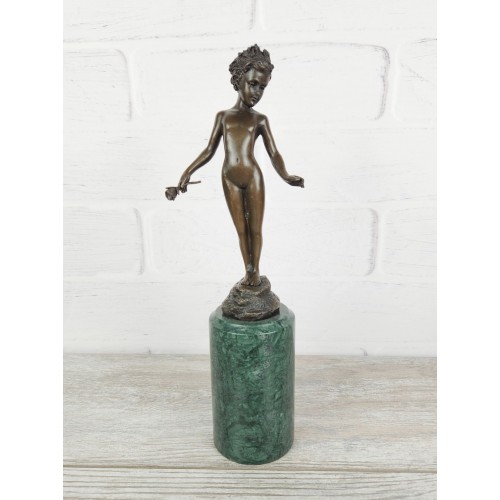 Statuette "Girl with a flower (EP-745)"