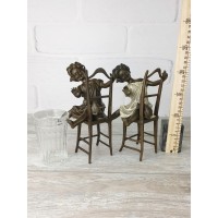 Statuette "A girl with a kitten on a chair 2 (color)"