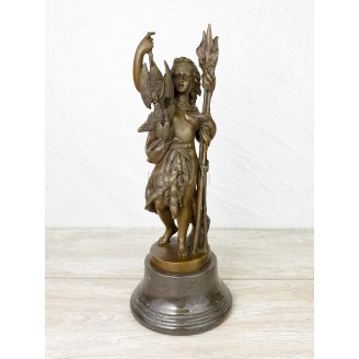 Statuette "Huntress with trophies"