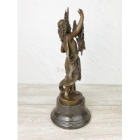 Statuette "Huntress with trophies"