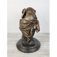 Statuette "Girl and roses"