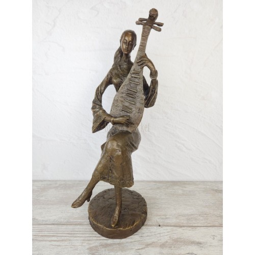 Statuette "Oriental girl playing the lute"