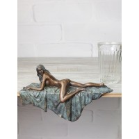 Statuette "Nude on a bedspread (on a shelf, color)"