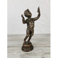 The statuette "Boy with a pigeon"