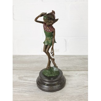 Statuette "Troll with grapes"