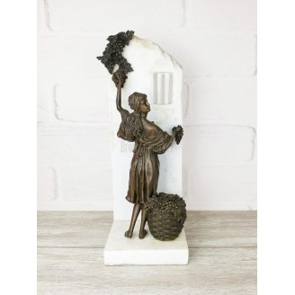 Statuette "Girl picking grapes"