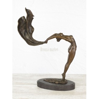 Statuette "Gymnast with canvas"