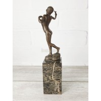 Statuette "Boy with a slingshot"