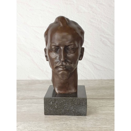 Bust "Dzerzhinsky (on a stone)"