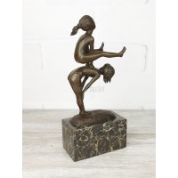 Statuette "Leapfrog (girly)"