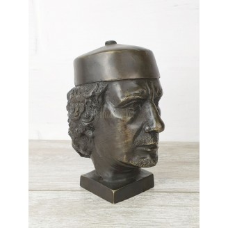 The bust of Gaddafi