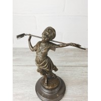 Statuette "Peasant woman with a rake"