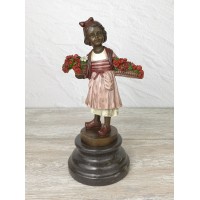 Statuette "Flower girl (color.)"