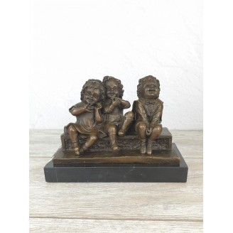 The statuette "Three laughing children"
