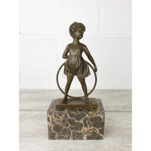 Statuette "Girl with a hoop (behind her back)"