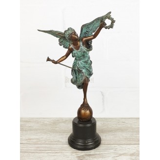 Statuette "Nika with a wreath (color.)"