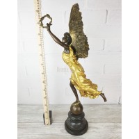 Statuette "Nika with a wreath (large, gold)"