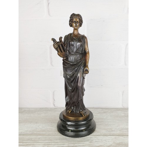 Statuette "Goddess of Art"
