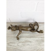 Statuette "Cat from the shelf"