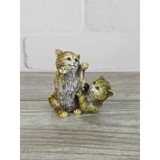 Statuette "Kittens playing (wreath)"
