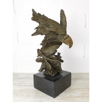 Statuette "Eagle's head with a feather"