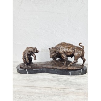 The statuette "Bear and Buffalo"
