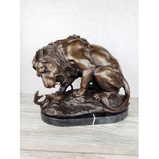 Statuette "Lion and snake (large)"