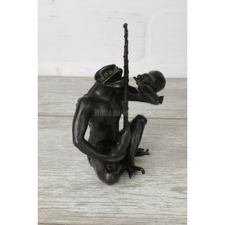 The statuette "The Frog fisherman"
