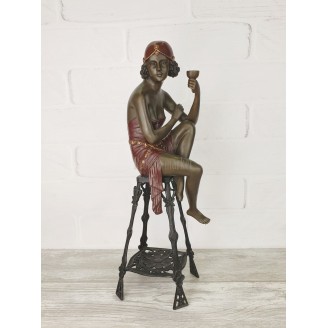 Sculpture "Lady with a glass"