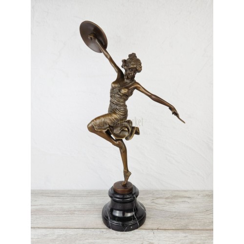 Statuette "Dancing with a shield and a dagger"