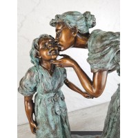 Sculpture "Mother's Kiss"