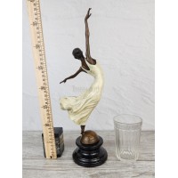 Statuette "Girl dancing (color.)"