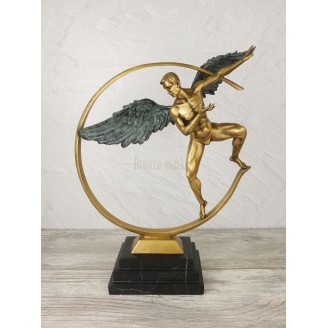 The sculpture "Atlas spread his wings"