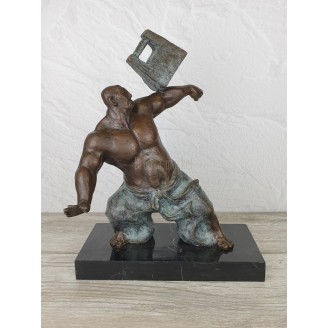 Statuette "Strongman with a weight"