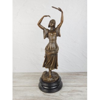 Statuette "Dancing with a tambourine 2"