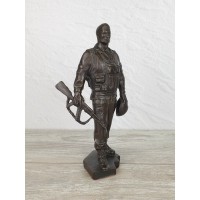 Statuette "Internationalist Warrior"